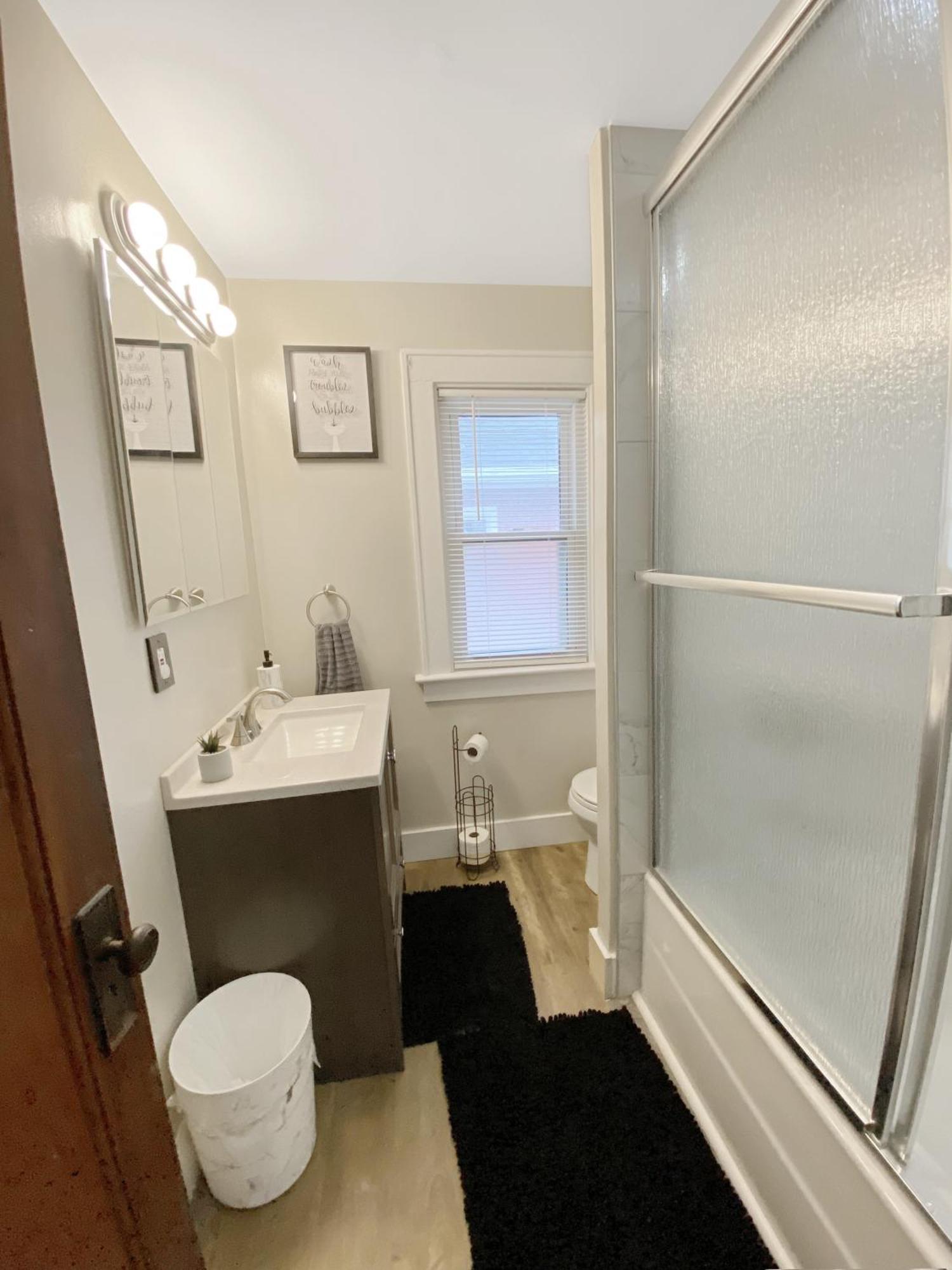 רוצ'סטר Lux 3Br, Steps From Airport, U Of R & Grocery Stores מראה חיצוני תמונה