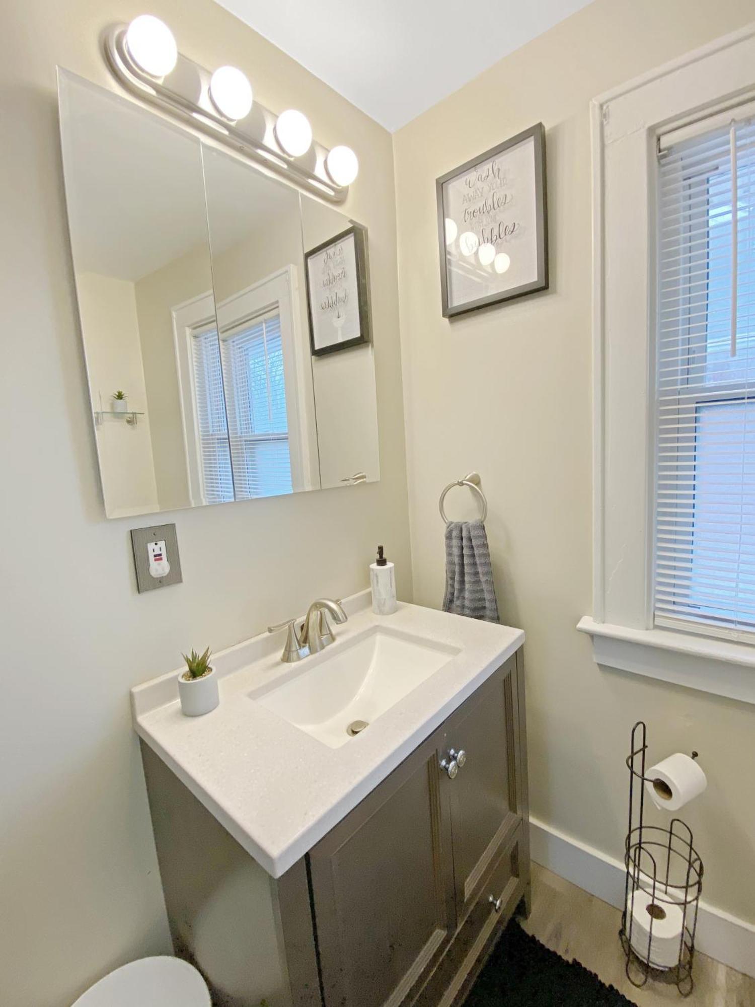רוצ'סטר Lux 3Br, Steps From Airport, U Of R & Grocery Stores מראה חיצוני תמונה