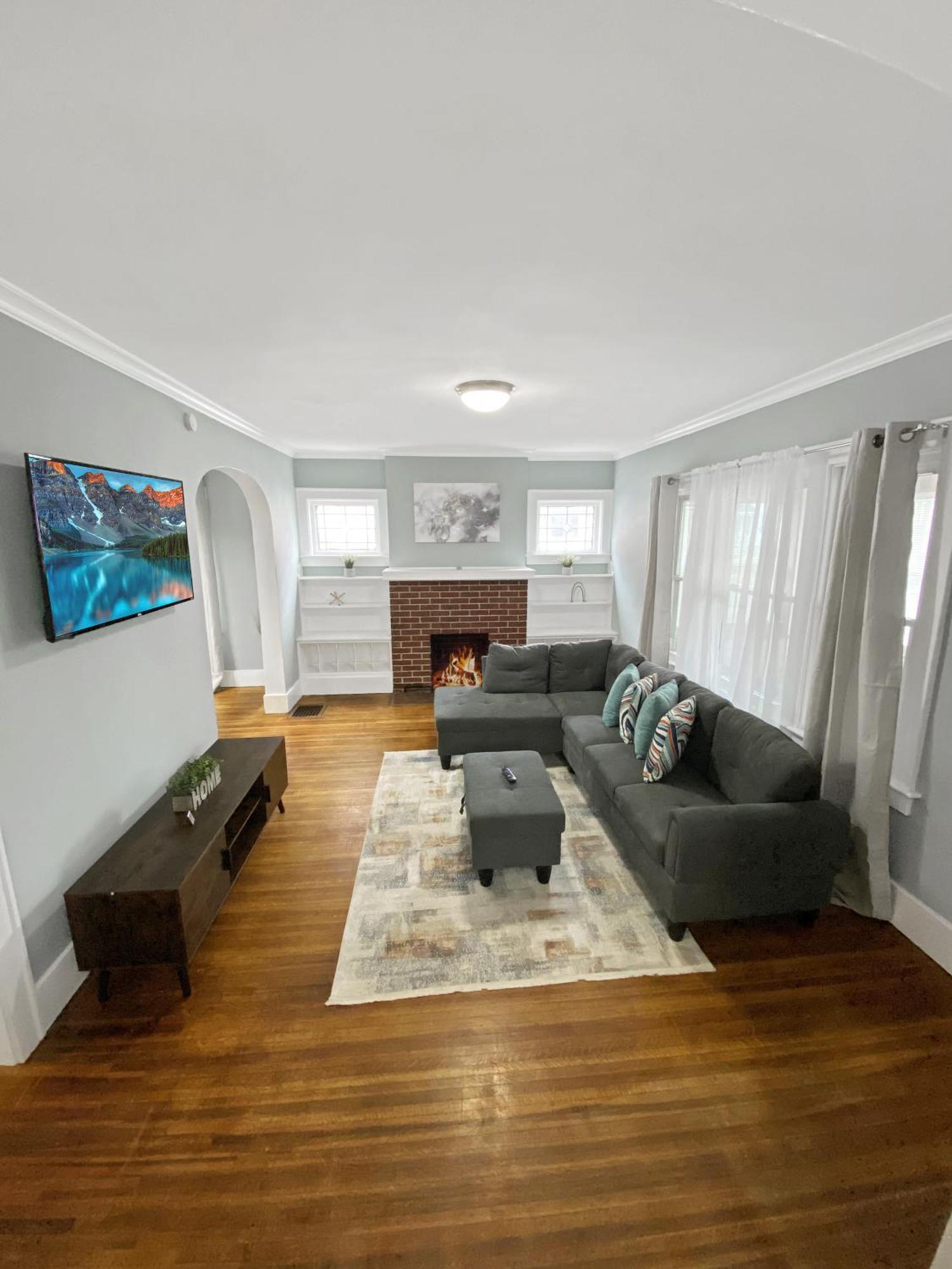 רוצ'סטר Lux 3Br, Steps From Airport, U Of R & Grocery Stores מראה חיצוני תמונה