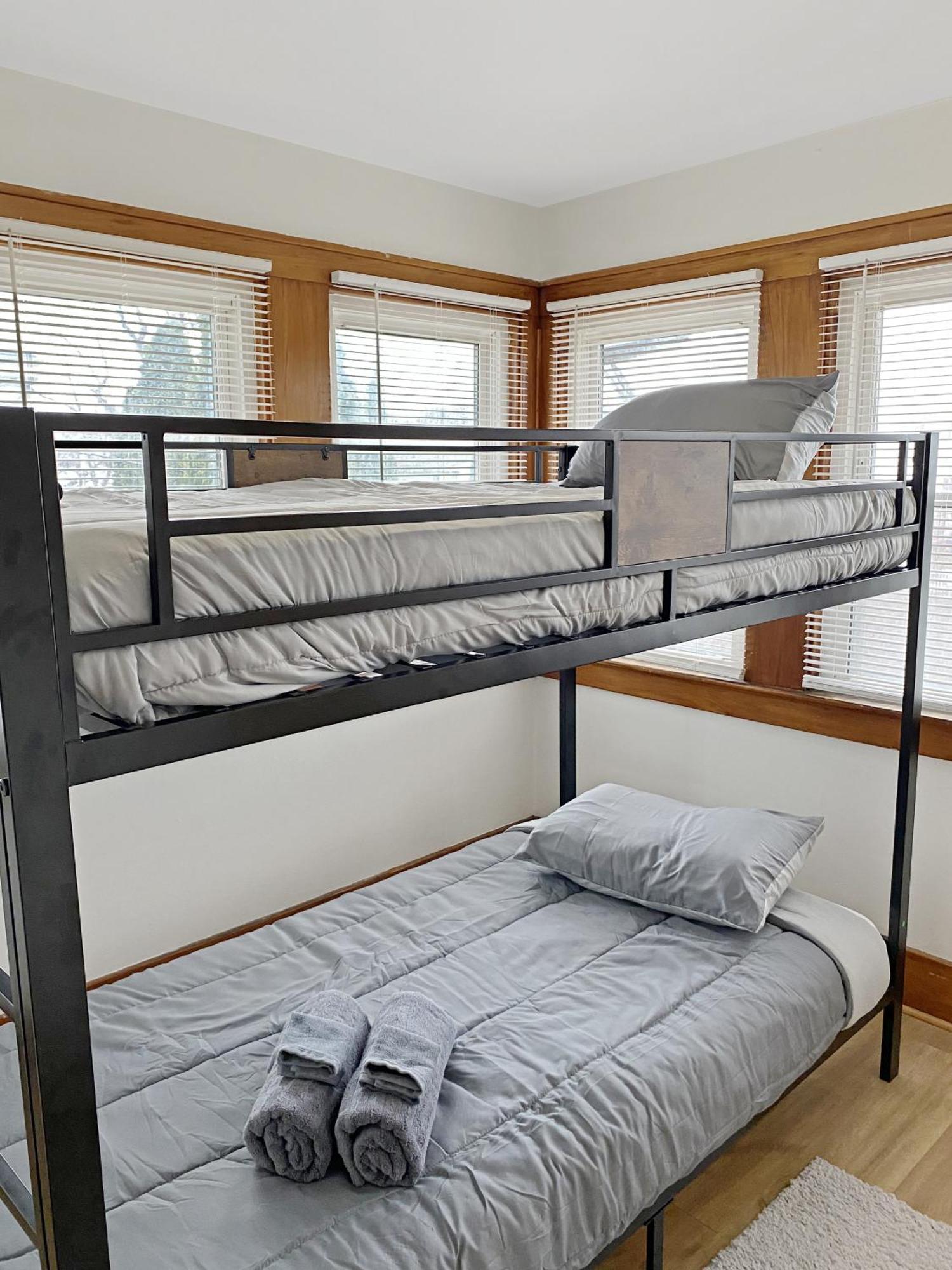 רוצ'סטר Lux 3Br, Steps From Airport, U Of R & Grocery Stores מראה חיצוני תמונה